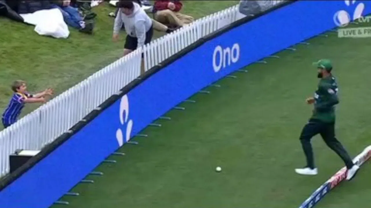 Shadab Khan turns villain, cruelly tricks kids with cold-hearted prank in PAK vs NZ 2nd T20I